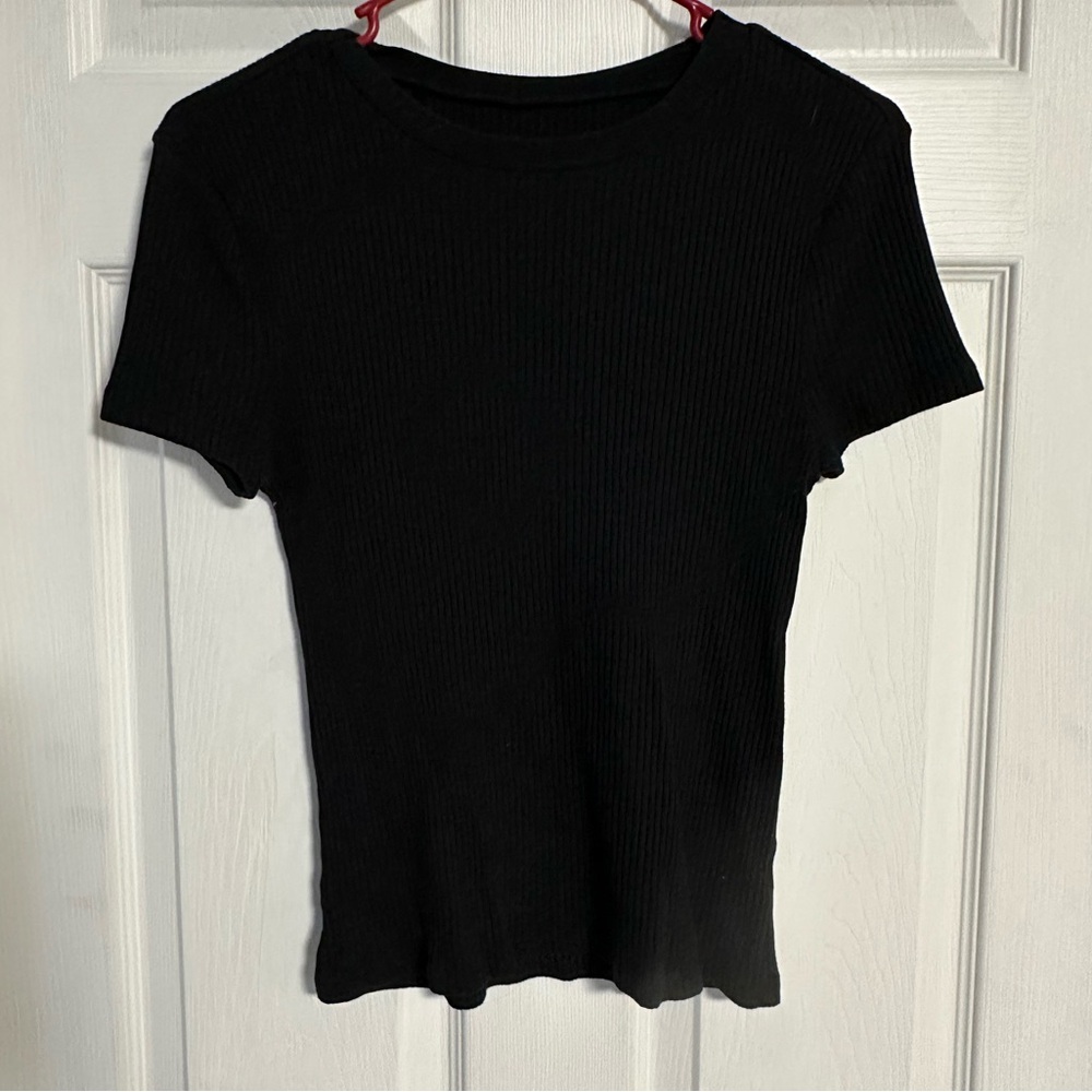 Black ribbed shirt